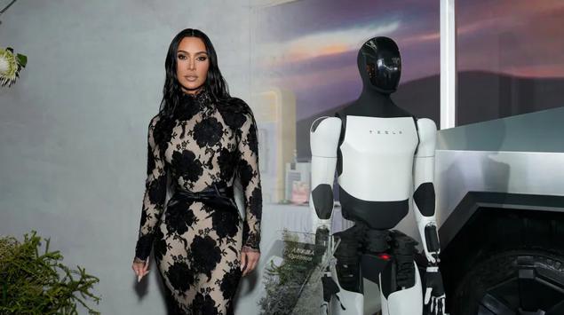 Kim Kardashian zaskoczyła sieć, przedstawiając robota ...