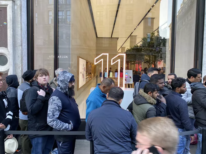 Rozpoczęły się  sprzedaży iPhone11, i iPhone 11 Pro  i iPhone11 Pro Max: bez tradycyjnych kolejek się nie obeszło