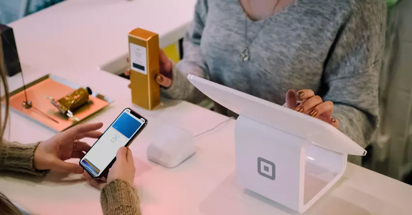 Apple Pay w Rosji: zawieszenie usługi prowadzi do pozwu przeciwko producentowi iPhone'a
