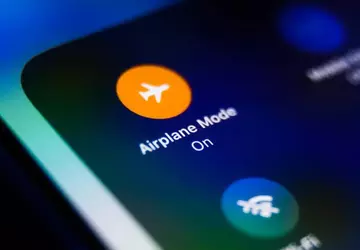 Linie lotnicze zabraniają korzystania z trybu ...