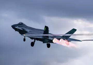 Chiny wyposażają J-20 Mighty Dragon w ...