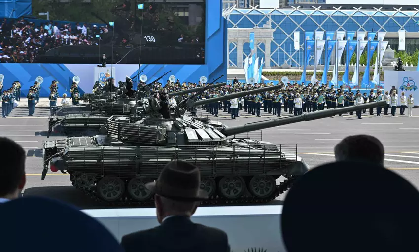 Zmodernizowane czołgi T-72A. Ilustracja: Andrij Tarasenko