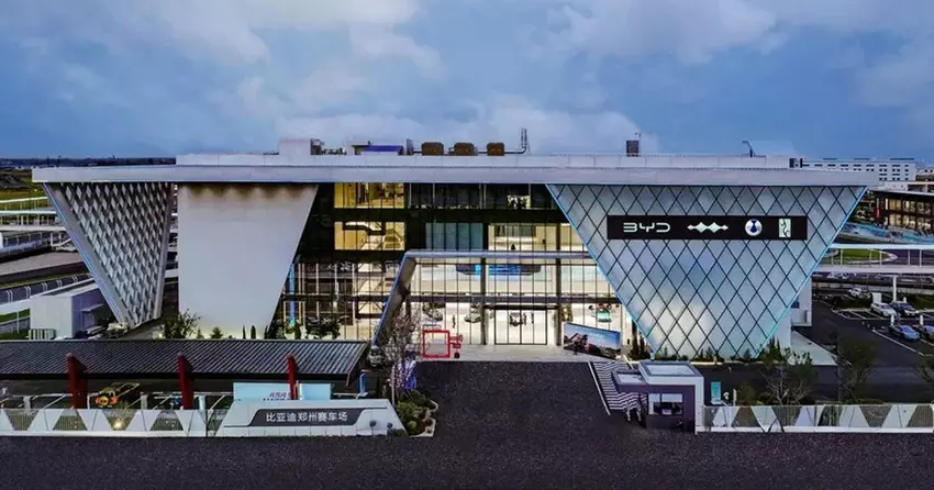 BYD otworzyła park rozrywki z torami, wydmami i basenem dla SUV-ów