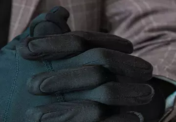 Naukowcy prezentują inteligentne rękawice z komunikacją ...