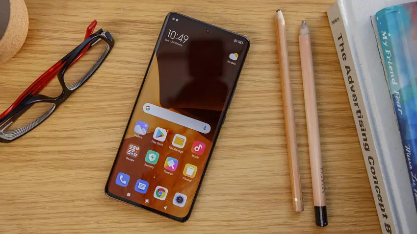 Ale dolar na 58 rubli: rosyjski Xiaomi 12 Pro stał się najdroższym smartfonem w historii firmy