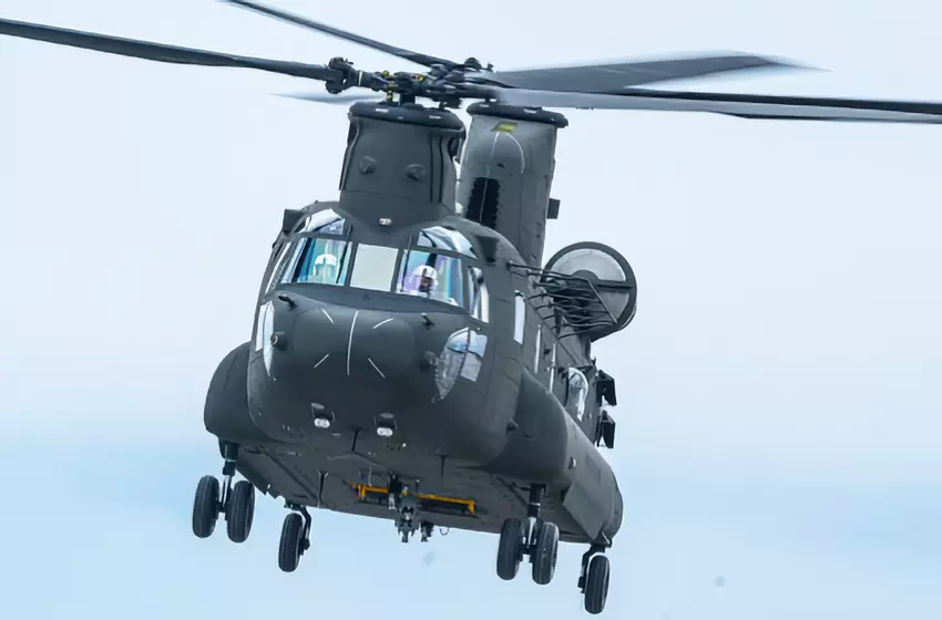Boeing dostarczył armii USA pierwszy zmodernizowany śmigłowiec CH-47F Chinook Block II