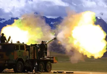 Chiny testują system artyleryjski ze sztuczną ...