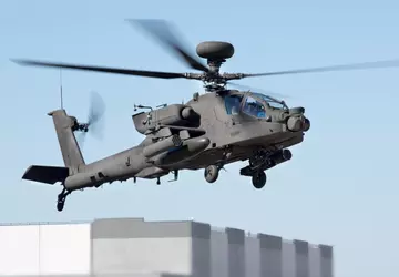 Zmodernizowany śmigłowiec szturmowy AH-64E Apache V6.5 ...