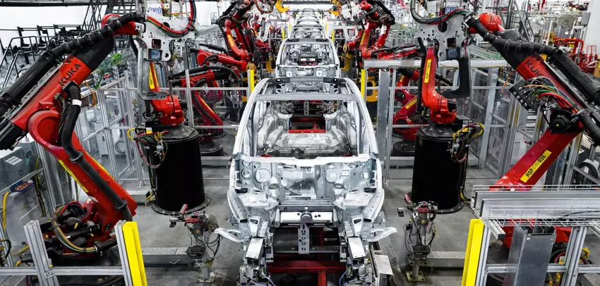 Tesla dostała armię robotów Kuka do produkcji Cybertrucka