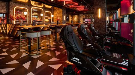 Restauracja F1 Arcade została otwarta w Bostonie, oferując pyszne jedzenie i przejażdżkę za kierownicą bolidu Formuły 1.