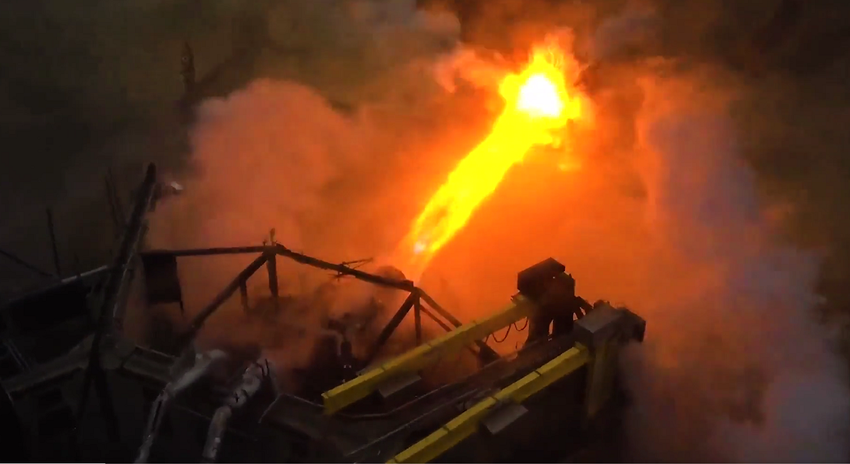 SpaceX przetestował wzmocnioną platformę startową w Starbase, aby zapobiec zniszczeniu podczas startu statku kosmicznego.