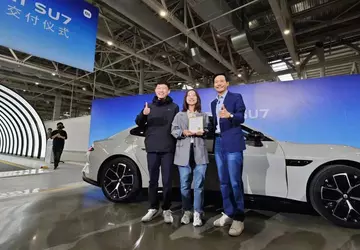 Xiaomi rozpoczyna dostawy SU7, a CEO ...