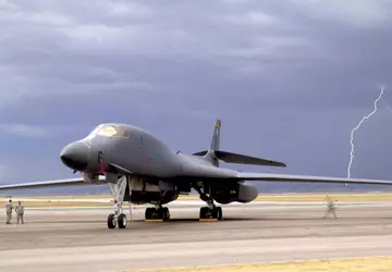 Amerykańskie bombowce strategiczne B-1B Lancer złożyły ...