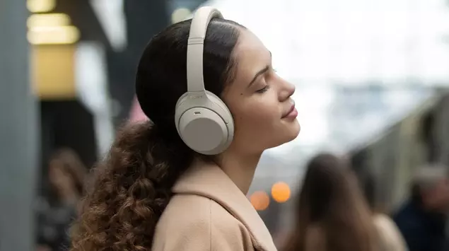 Sony WH-1000XM4C: Nowa wersja kultowych słuchawek, ...