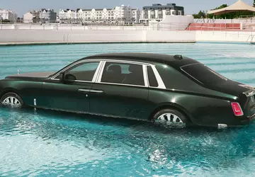 Rolls-Royce wysłał Phantom do basenu, aby ...