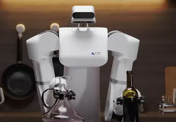 Potrafi odkurzać, gotować i nalewać wino: ...