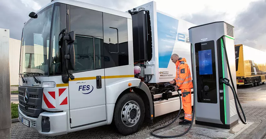 Mercedes-Benz zaczął używać regenerowanych baterii w elektrycznych ciężarówkach