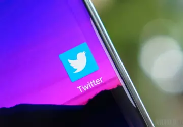 Twitter nauczył się grupować tweety z ...