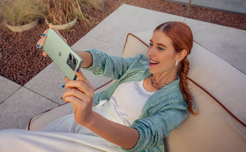 Motorola Edge 40 Neo - Dimensity 7030, wyświetlacz P-OLED 144 Hz, aparat 50 MP z OIS i wodoodpornością IP68 za 399 euro