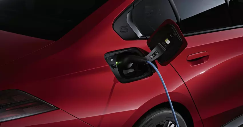 Właściciele elektrycznych BMW uzyskali dostęp do stacji szybkiego ładowania Tesla Supercharger