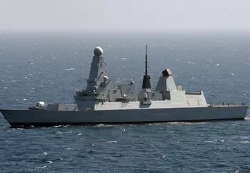 Zmodernizowany niszczyciel HMS Dauntless wypływa na ...