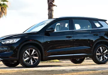 BYD zaprezentował swój pierwszy hybrydowy samochód ...