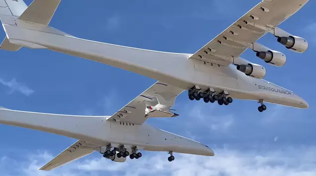 Największy na świecie samolot Stratolaunch Roc ...