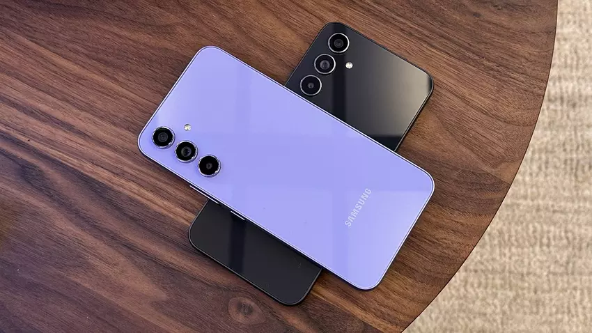 Samsung Galaxy A54 rozpoczął aktualizację do One UI 6.1