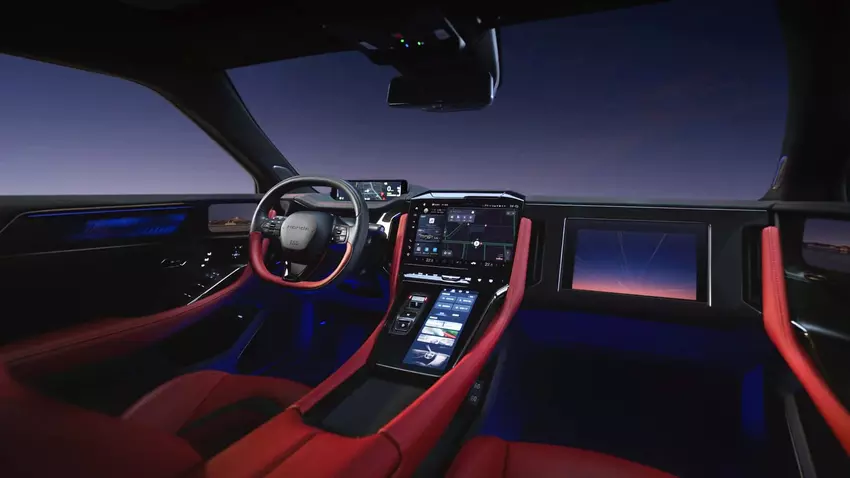 Honda zainstalowała sześć wyświetlaczy w nowym GT 