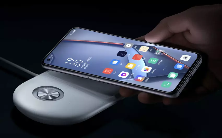 OPPO wprowadza na rynek bezprzewodową stację dokującą AIR VOOC o mocy 50 W, wraz z linią OPPO Find X5