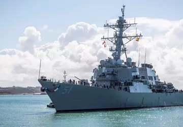 USS Arleigh Burke pozostanie w służbie ...