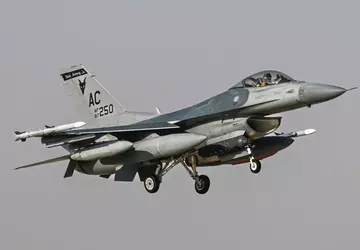 Amerykańskie myśliwce F-16 Fighting Falcon uderzyły ...