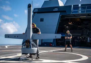 Shield AI testuje futurystyczny dron V-BAT, ...