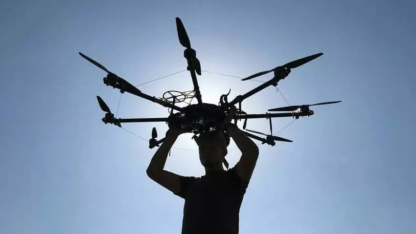 Ukraiński octocopter bojowy R18 o wartości 20 000 USD zniszczył rosyjski czołg (wideo)