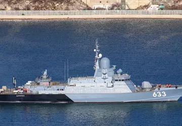 Najnowszy rosyjski okręt Cyclone z rakietami ...