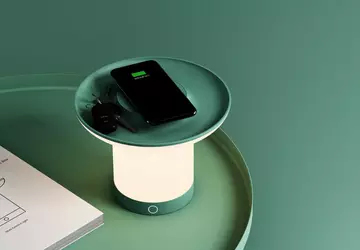 Wielozadaniowe światło to bezprzewodowa ładowarka, lampa ...