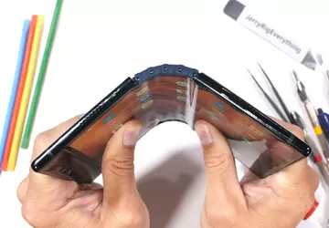 Zgina się i łamie: pierwszy składany ...