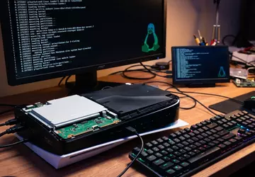 Haker przekształca PlayStation 5 w komputer: ...