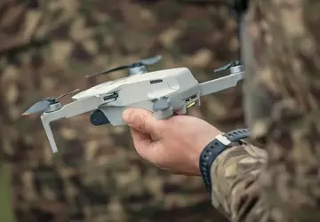 Łotwa przekazuje 1 400 dronów do ...