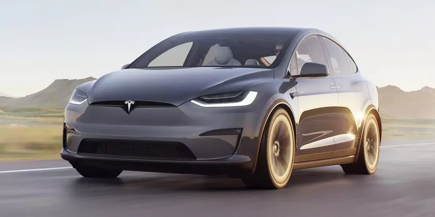 Tesla zaprezentowała tanie wersje Modelu S i Modelu X o zmniejszonym zasięgu, obniżając jednocześnie próg wejścia o 10 000 USD