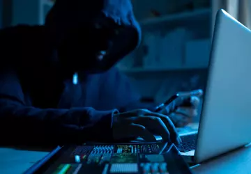 Francja oskarżyła rosyjskie wojska wywiadowcze o ...