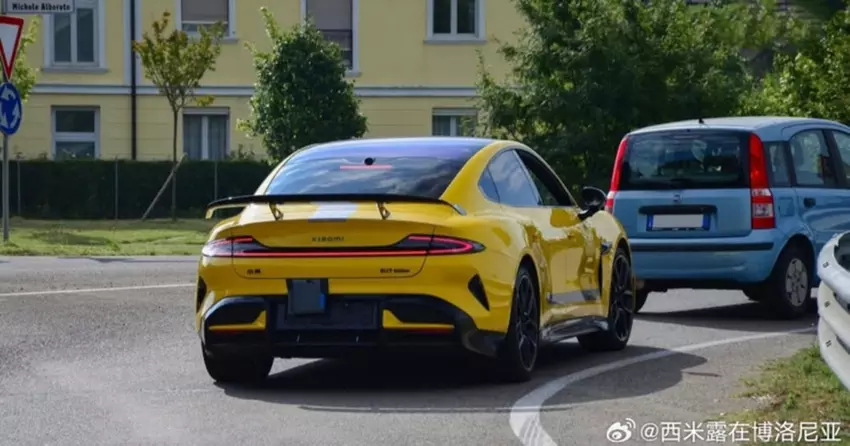 Xiaomi SU7 Ultra w Maranello