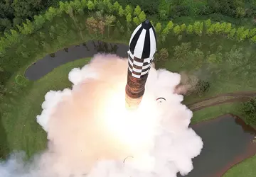 Korea Północna wystrzeliła dwa pociski balistyczne ...