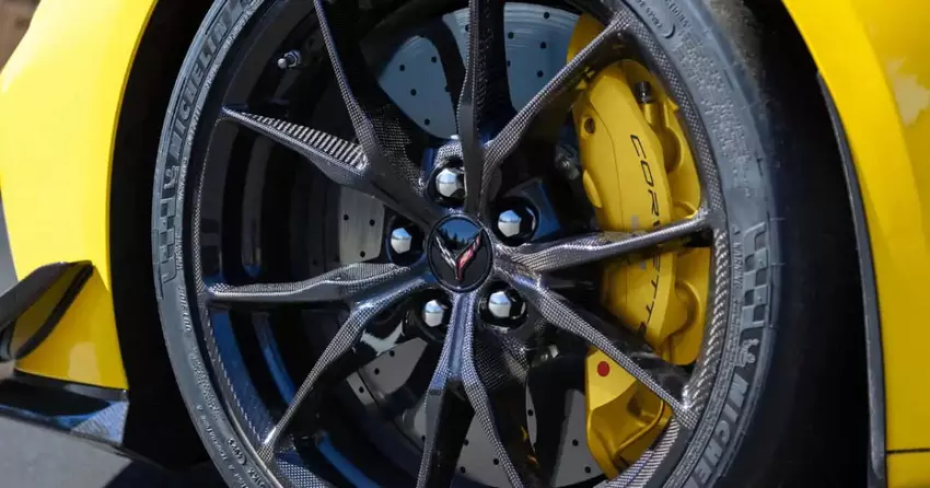 Chevrolet Corvette po raz pierwszy otrzymał 10-tłokowe zaciski hamulcowe