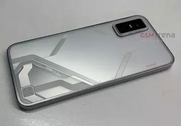 „Żywe” zdjęcie Infinix GT 30 w ...