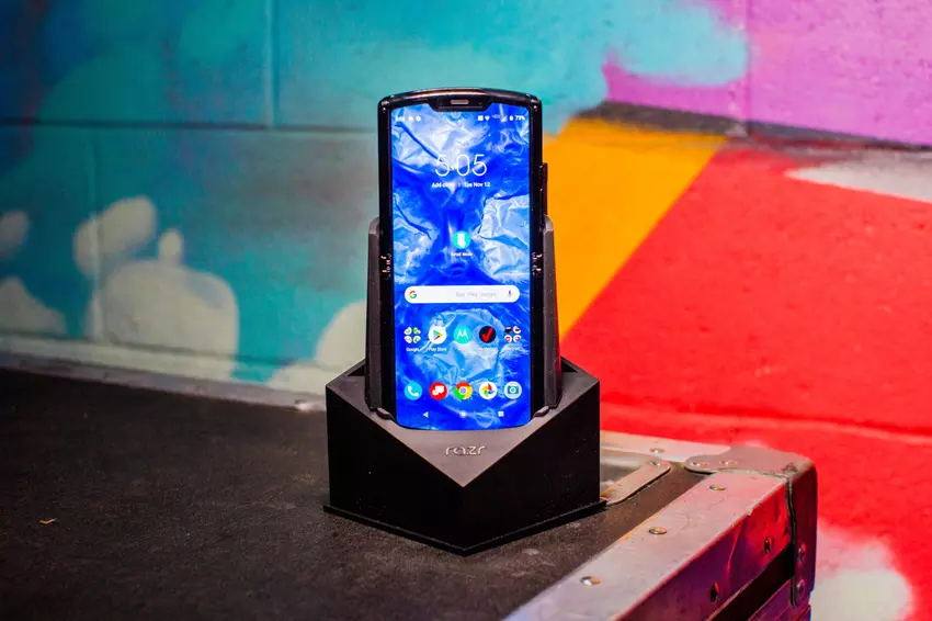 Motorola opowiedziała kiedy rozpoczną się sprzedaży „klapki» RAZR (2019)