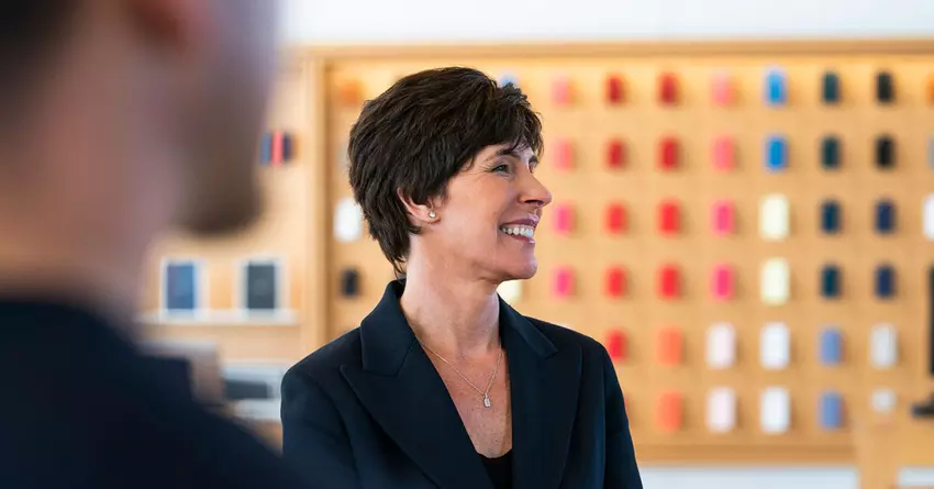 Znani byli pracownicy Apple pomagają w wysiłkach związkowych, gdy Deirdre O’Brien „słucha”