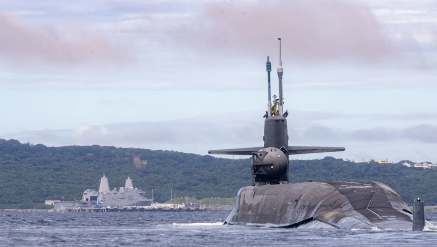 Nuklearny okręt podwodny klasy Ohio USS Michigan przewożący 154 pociski manewrujące Tomahawk przybywa do Korei Południowej po raz pierwszy od 2017 r.