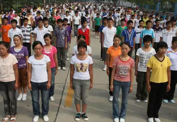 Dzieciom w Chinach zabroniono przekazywania darowizn ...