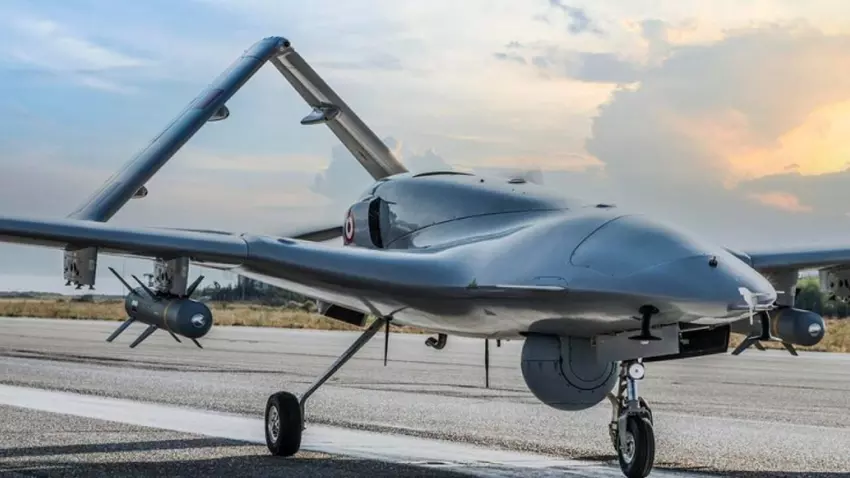 Turecka firma Baykar prezentuje Ukrainie dwa drony uderzeniowe Bayraktar TB2 - GUR